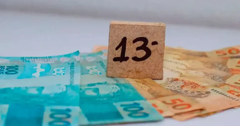 Aposentados e pensionistas podem ter pagamento do 13º antecipado